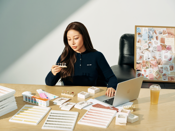 Celebritips Founder, Christy, reviewing press-on nail products at a desk